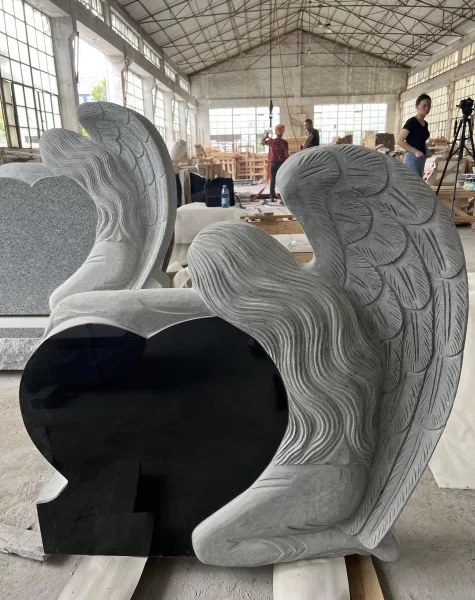 Pierre tombale en granit noir avec coeur d'ange sculpté Monument 6