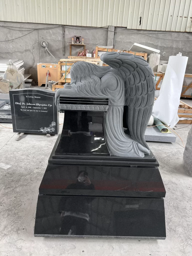 Lápide de anjo ajoelhado esculpida Escultura de lápide de túmulo em granito preto 2