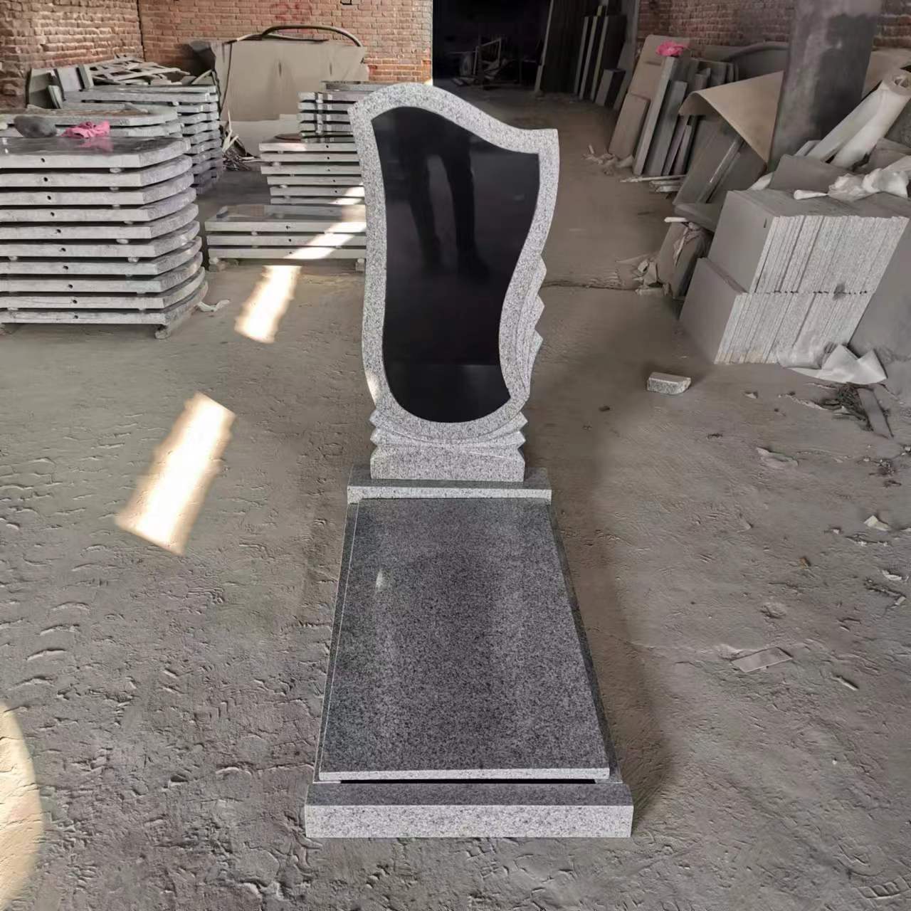 G603 Shanxi Black Granite Tombstone Russian Style Kerbed Monument 6